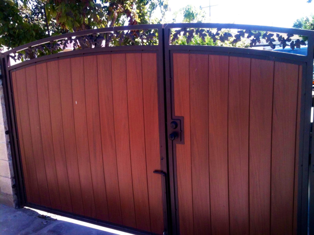 Vinyl Fencing and Gates – Creative Backyard Solutions